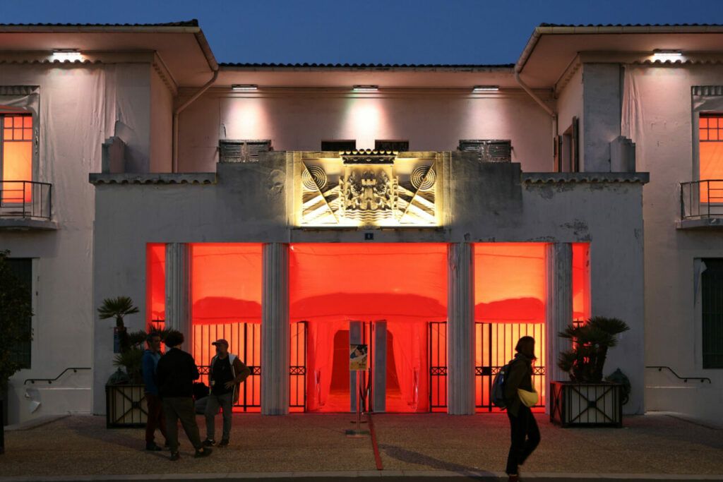 Image de l'installation gonflable orange, au Didam à Bayonne
